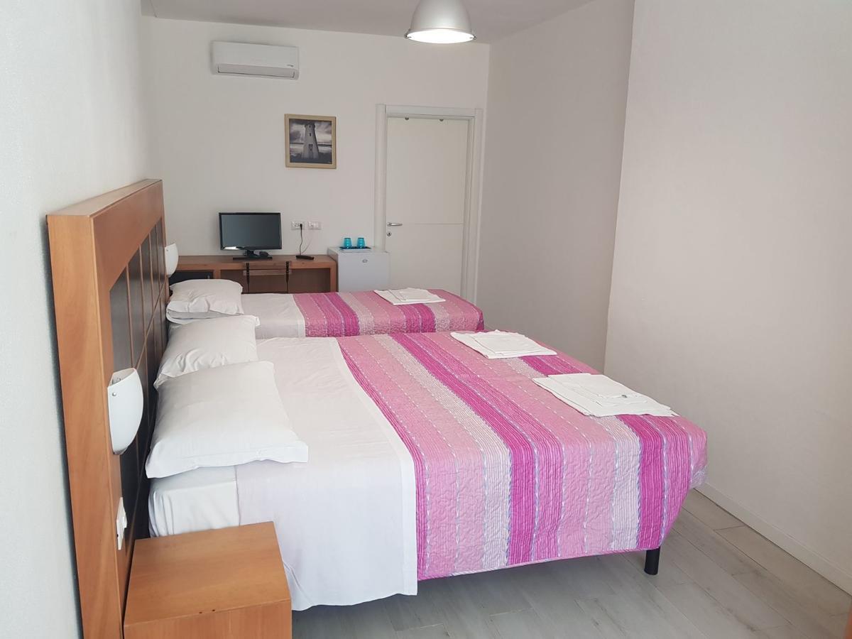 Duna Camere Con Bagno Lido Adriano Buitenkant foto